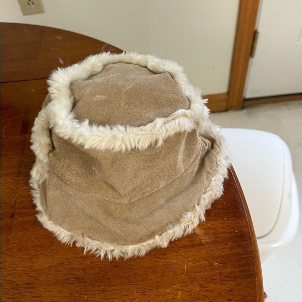 Wilson’s Leather suede faux fur bucket hat lined kids medium